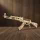 Puzzle 3D en bois représentant un AK47 avec détails sombres.