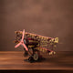 Puzzle 3D du Fokker Dr.I Rouge en Bois, vue studio sur surface en noyer