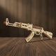 Puzzle 3D en bois représentant un AK47 avec détails sombres.