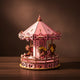 Puzzle en bois 3D avec carrousel rose et motifs de coeurs et d'animaux.
