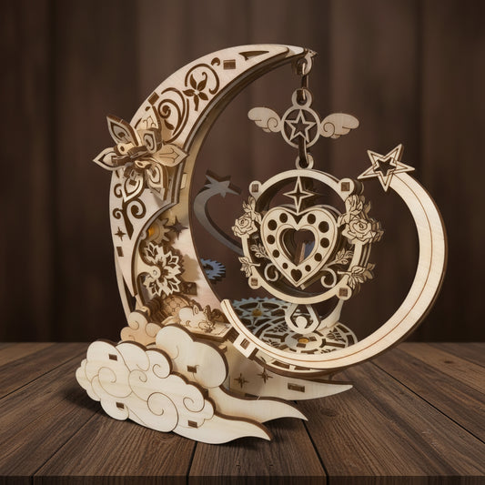 Puzzle 3D en bois représentant une lune stylisée avec des ornements floraux, étoiles et un cœur.