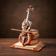 Puzzle 3D de violoncelle steampunk sur livres avec détails floraux.