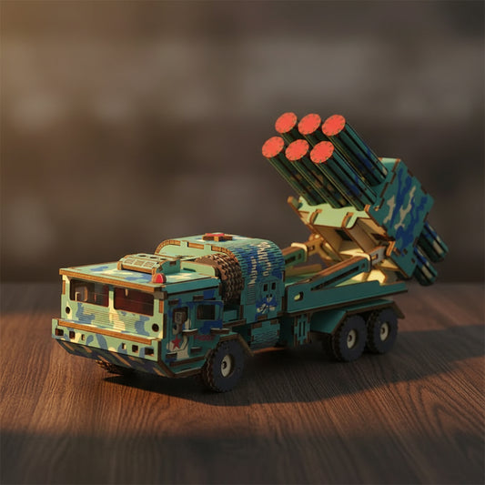 Puzzle 3D en bois d'un blindé bleu-vert avec missiles rouges et verts.