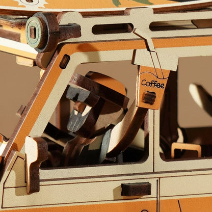 Puzzle 3D Jeep Baroudeuse en bois, détail de l'habitacle et du volant.