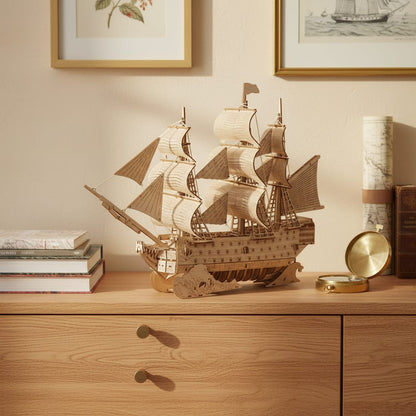 Puzzle 3D du Bateau HMS Victory, posé sur une commode dans un intérieur design