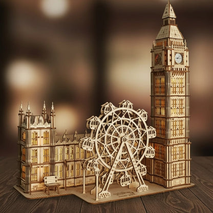 Puzzle 3D du Big Ben en bois, assemblé.