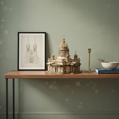 Puzzle 3D du Cathédrale Saint-Isaac en Bois, posé sur une commode dans un intérieur design