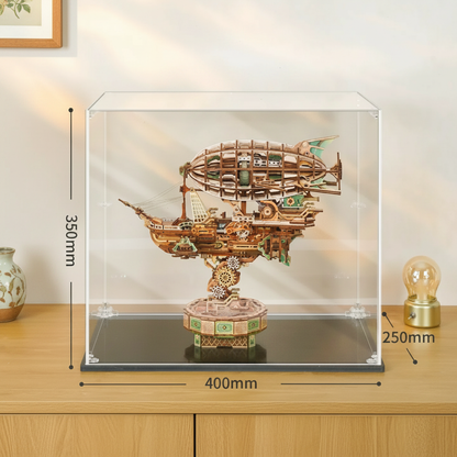 Puzzle 3D du Dirigeable Steampunk en bois, présenté dans sa vitrine acrylique.
