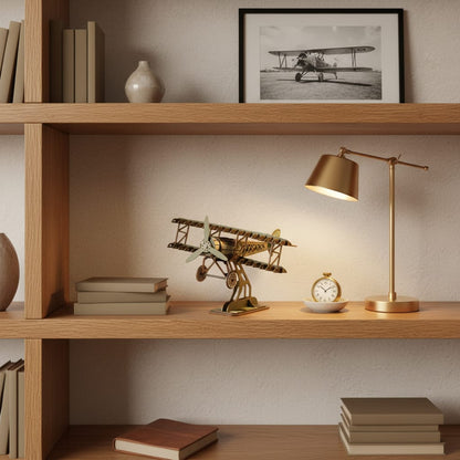 Puzzle 3D du Fokker Dr.I Vert en Bois, posé sur une commode dans un intérieur design