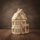 Puzzle 3D de la Maison Gothique en bois, assemblé.