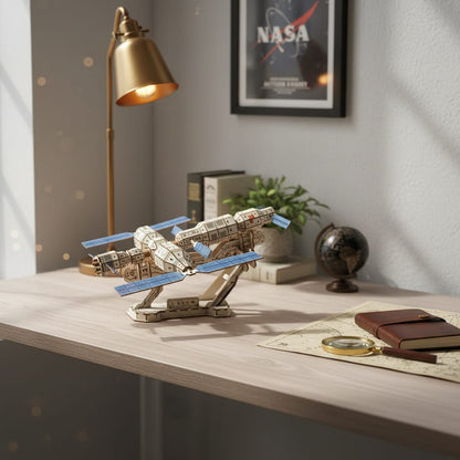 Puzzle 3D du Station Spatiale, exposé sur une étagère ouverte