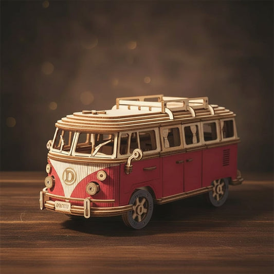 Puzzle 3D du Van Rouge, vue studio sur surface en noyer