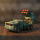 Puzzle 3D du véhicule militaire à missiles en bois, assemblé.