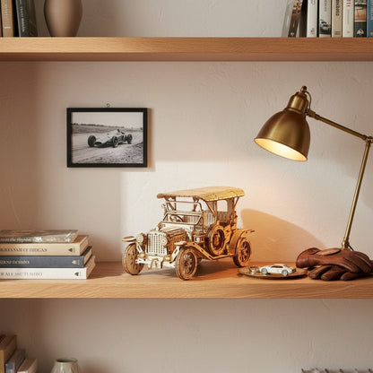 Puzzle 3D du Voiture Vintage en Bois, posé sur une commode dans un intérieur design